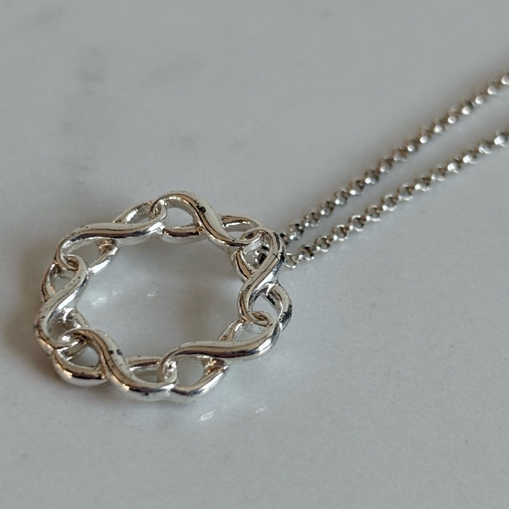 Vintage Avon “Empowerment” Infinity Pendant Necklace 176